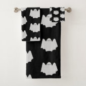 Cute Ghost Halloween Black en White Pattern Bad Handdoek (Insitu)