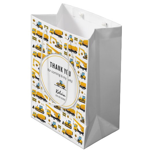 Cute Gift Bag Construction Dump Trucks Party Thema Medium Cadeauzakje (Voorkant Gekanteld)