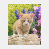 Cute Ginger Cat Kitten in Flowery Garden - Comfy Fleece Deken (Voorkant)