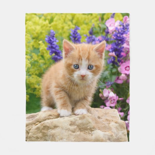 Cute Ginger Cat Kitten in Flowery Garden - Comfy Fleece Deken (Voorkant)