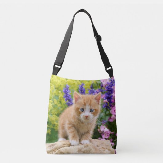 Cute Ginger Cat Kitten in Flowery Garden Foto op Crossbody Tas (Voorkant)