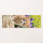 Cute Ginger Cat Kitten in Flowery Garden Portret Yogamat (Voorkant (horizontaal))