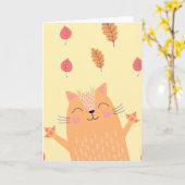 Cute Ginger Orange Cat Playing in Autumn Leaves Kaart (Gele Bloem)