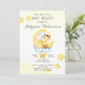 Cute giraf op de wolk is een meisje baby shower kaart (Staand voorkant)