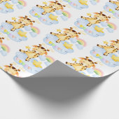 Cute giraffe en regenboog het is een meisje baby s cadeaupapier (Hoek)