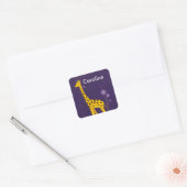 Cute Giraffe Holding Purple Flowers  Vierkante Sticker (Envelop)