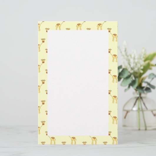 Cute Giraffe Pattern op Yellow. Briefpapier (Staand voorkant)