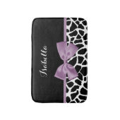 Cute Giraffe Print Lavender Paars Bow met naam Badmat (Voorkant Verticaal)