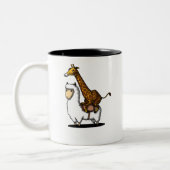 Cute Giraffe Riding Llama Alpaca Funny Animals Tweekleurige Koffiemok (Links)