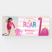 Cute Girl Dinosaur Stomp Chomp Roar Foto Birthday Spandoek (Horizontaal)