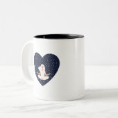 Cute Girl doet Yoga en Meditation in Peace Tweekleurige Koffiemok (Voorkant links)