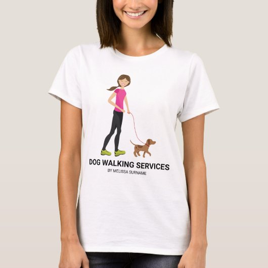 Cute Girl en een bruine hond - hondenloopdiensten T-shirt (Voorkant)