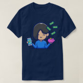 Cute Girl Holding Phone en Piggy Bank met geld T-shirt (Design voorkant)