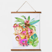 Cute Girl Monkey Climbing Tree Hangend Wandkleed (Voorkant)