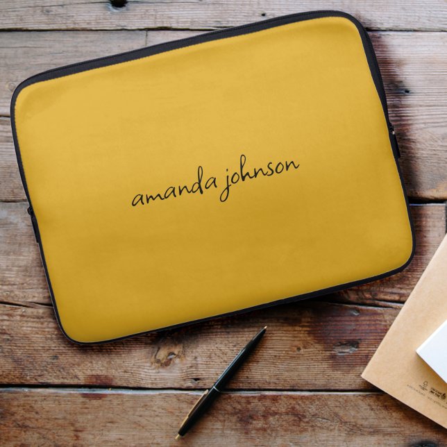 Cute Girly Modern Yellow Monogram Cursive Name Laptop Sleeve (Creator heeft geüpload)