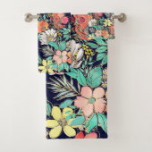 Cute Girly Pink Floral Golden Strokes Design Bad Handdoek (Insitu)