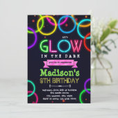 Cute glow party verjaardaguitnodiging kaart (Staand voorkant)