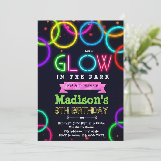 Cute glow party verjaardaguitnodiging kaart (Staand voorkant)