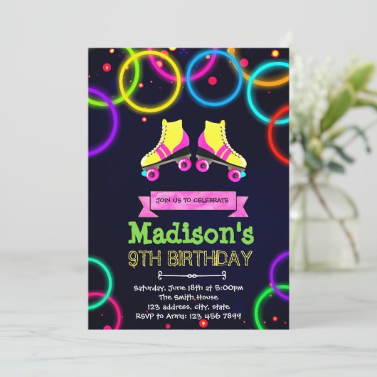 Cute glow roller schaats party-uitnodiging kaart (Staand voorkant)