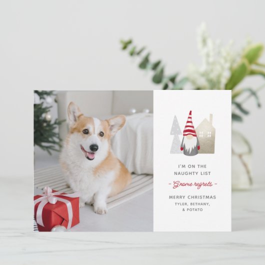 Cute Gnome betreurt | kerstfoto eten Feestdagenkaart (Staand voorkant)