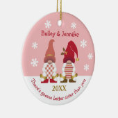 Cute Gnome Better Zister Red Gold Pink Gingham Keramisch Ornament (Rechts)