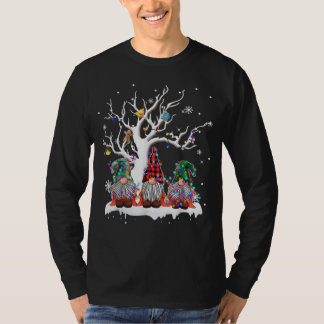 Cute gnome buffalo plaid kerstboom t-shirt