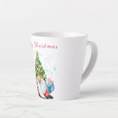 Cute Gnome met Pet met kerstbomen en cadeautjes -  Latte Mok (Rechterhoek)
