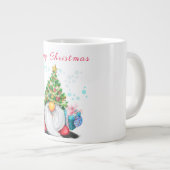 Cute Gnome met Pet voor kerstbomen en cadeautjes Grote Koffiekop (Voorkant rechts)