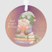 Cute Gnome Reading Book Rosegold Monogrammed Ornament (achterkant)