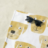 Cute Golden Labrador Retriever Dog Patroon Strandlaken (In situ)