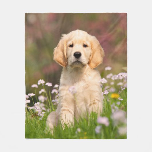 Cute Golden Retriever Dog Puppy in Flowers Fleece Deken (Voorkant)