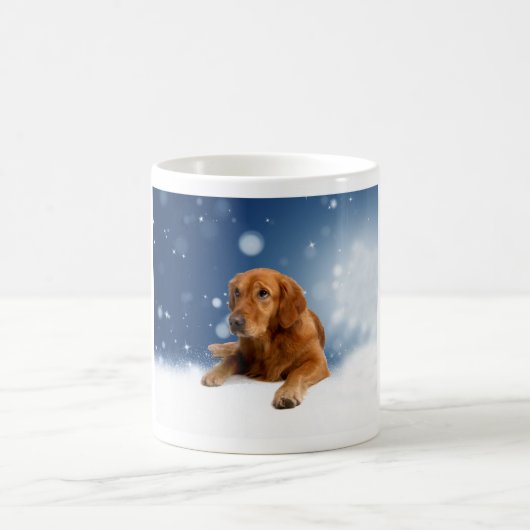 Cute Golden Retriever Dog Sitting in sneeuwtranen Koffiemok (Center)