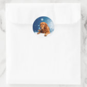 Cute Golden Retriever Dog Sitting in sneeuwtranen Ronde Sticker (Tas)
