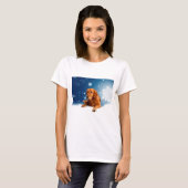 Cute Golden Retriever Dog Sitting in sneeuwtranen T-shirt (Voorkant volledig)