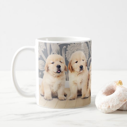 Cute Golden Retriever Puppy Dog Koffiemok (Met donut)