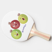 Cute gooseberry trio zingende cartoon tafeltennisbatje (Zijkant)