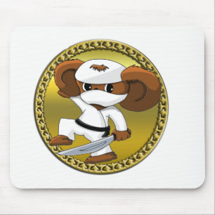 Cute grappige cartoon Cheburashka beer met zwaard Muismat