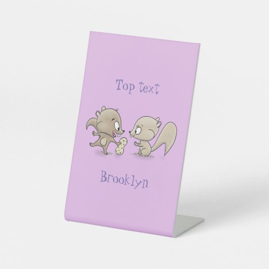 Cute grappige eekhoorns cartoon illustratie reclamebord met voetstuk (Voorkant)