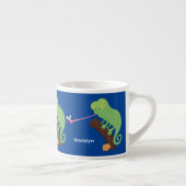Cute grappige groene chameleon lizard cartoon espresso kop (Rechts)