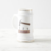 Cute, grappige hamer en nagels cartoon illustratie bierpul (Voorkant links)