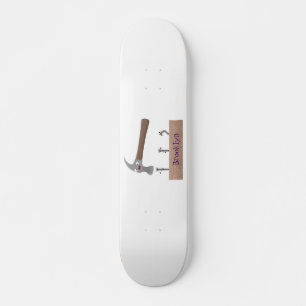 Cute, grappige hamer en nagels cartoon illustratie persoonlijk skateboard