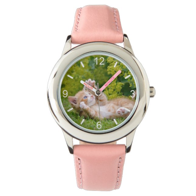 Cute grappige kattenkatjes die in een bloeiende tu horloge (Voorkant)