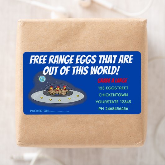 Cute grappige kippen in cartoon-eikarton etiket (Insitu)