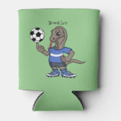 Cute grappige Komodo dragon die voetbal cartoon sp Blikjeskoeler (Voorkant)