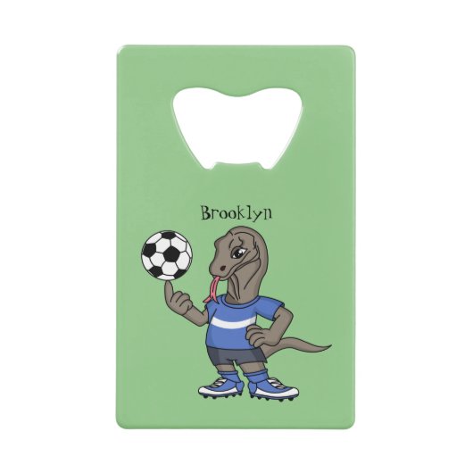 Cute grappige Komodo dragon die voetbal cartoon sp Creditkaart Flessenopener (Voorkant)