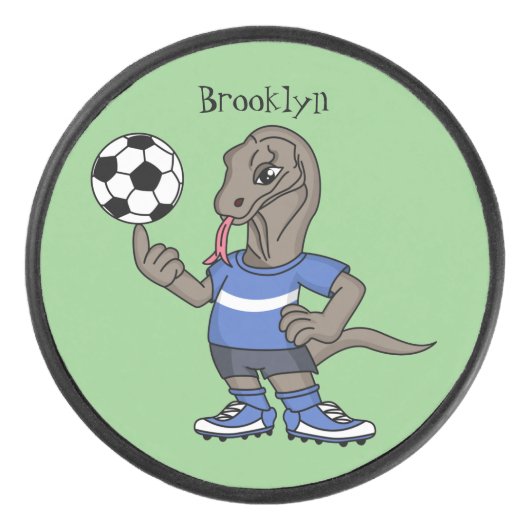 Cute grappige Komodo dragon die voetbal cartoon sp Hockey Puck (Voorkant)