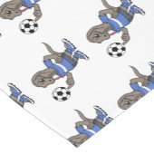 Cute grappige Komodo dragon die voetbal cartoon sp Korte Tafelloper (Hoek)