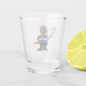 Cute grappige Komodo dragon die voetbal cartoon sp Shot Glas (Achterkant)