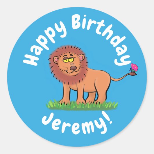 Cute grappige leeuw met vlinder cartoon ronde sticker (Voorkant)