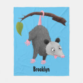 Cute grappige opossum aan de cartoon van de tak fleece deken (Voorkant)